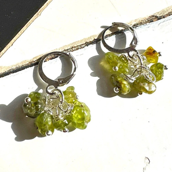 Peridot raw confetti chandelier long white gold earrings/bright green colorful - Picture 1 of 8